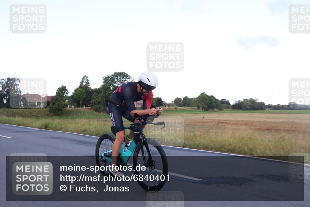25.08.2024 - Elbe Triathlon Hamburg Fuchs,  Jonas http://msf.ph/oto/6840401 25.08.2024 08:56:27 Radfahren 122, 60 meine-sportfotos.de