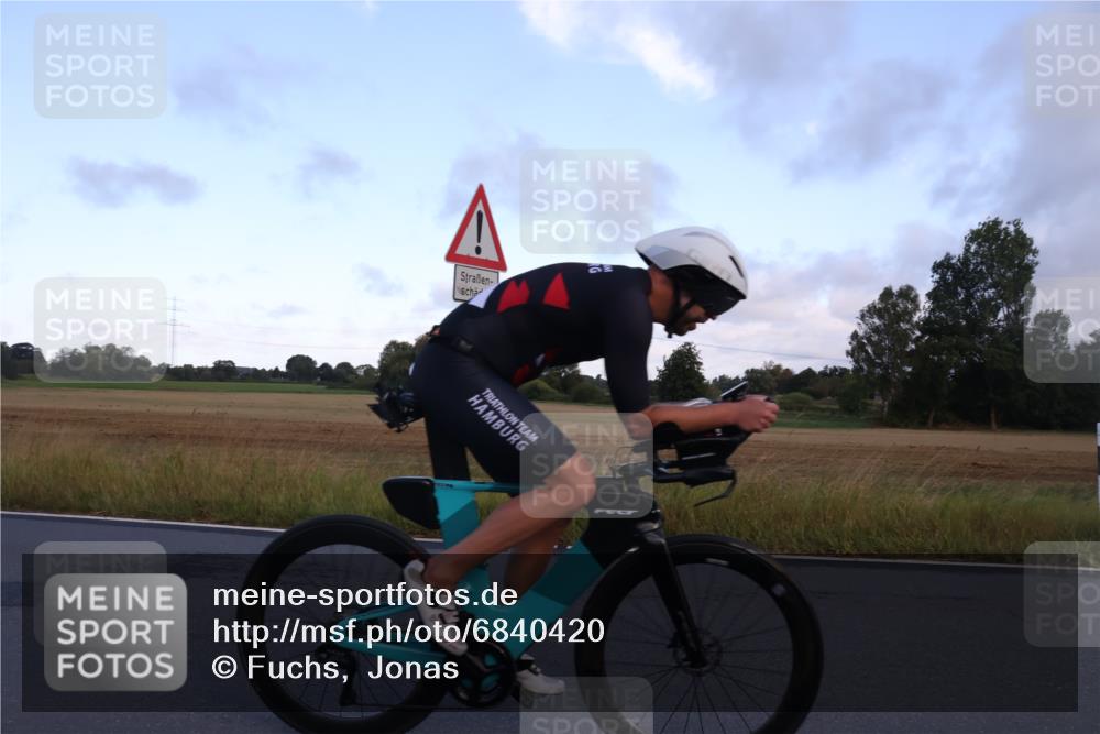 25.08.2024 - Elbe Triathlon Hamburg Fuchs,  Jonas http://msf.ph/oto/6840420 25.08.2024 08:56:27 Radfahren 122, 60 meine-sportfotos.de