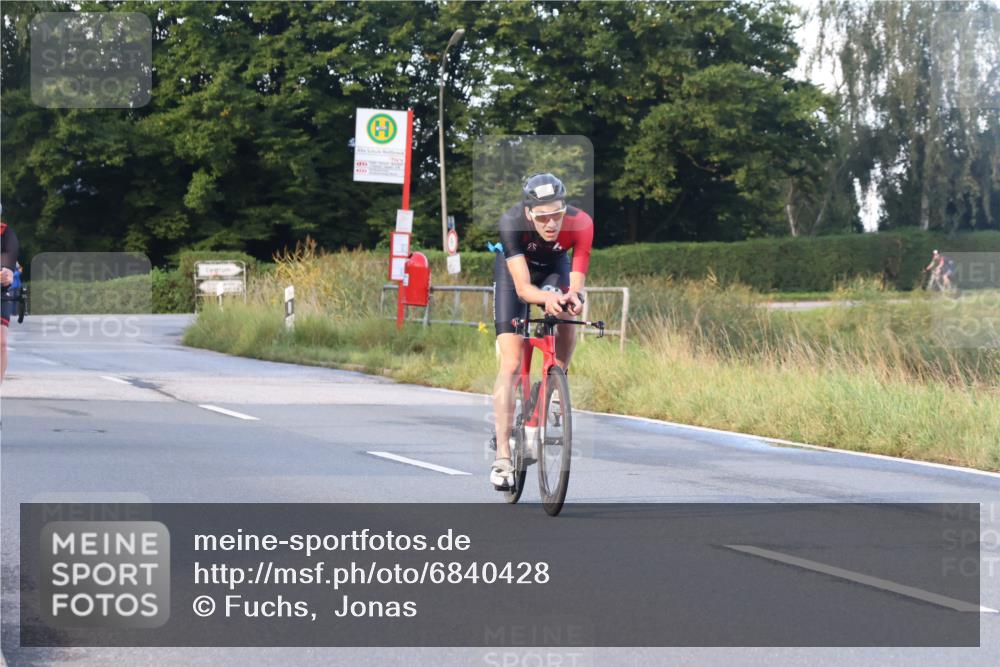25.08.2024 - Elbe Triathlon Hamburg Fuchs,  Jonas http://msf.ph/oto/6840428 25.08.2024 08:56:38 Radfahren 64, 131, 35 meine-sportfotos.de