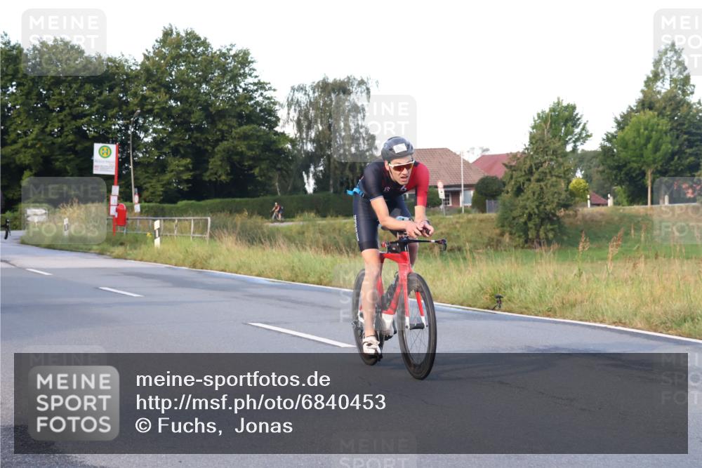 25.08.2024 - Elbe Triathlon Hamburg Fuchs,  Jonas http://msf.ph/oto/6840453 25.08.2024 08:56:39 Radfahren 64, 131, 35, 154 meine-sportfotos.de
