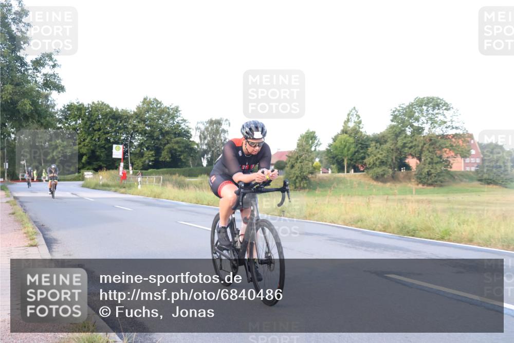 25.08.2024 - Elbe Triathlon Hamburg Fuchs,  Jonas http://msf.ph/oto/6840486 25.08.2024 08:56:40 Radfahren 64, 131, 35, 154 meine-sportfotos.de