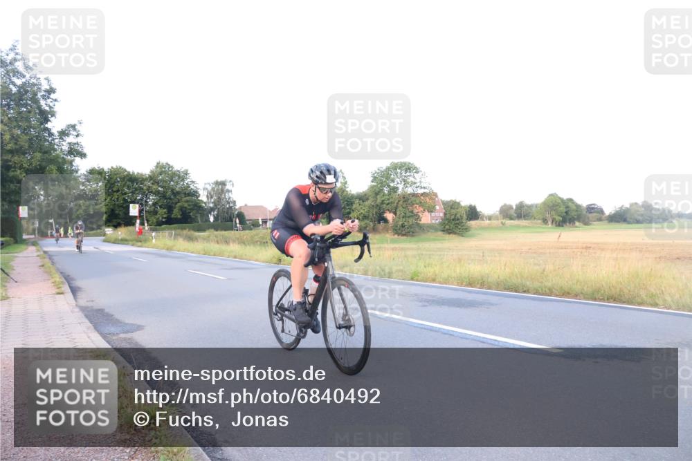 25.08.2024 - Elbe Triathlon Hamburg Fuchs,  Jonas http://msf.ph/oto/6840492 25.08.2024 08:56:40 Radfahren 64, 131, 35, 154 meine-sportfotos.de