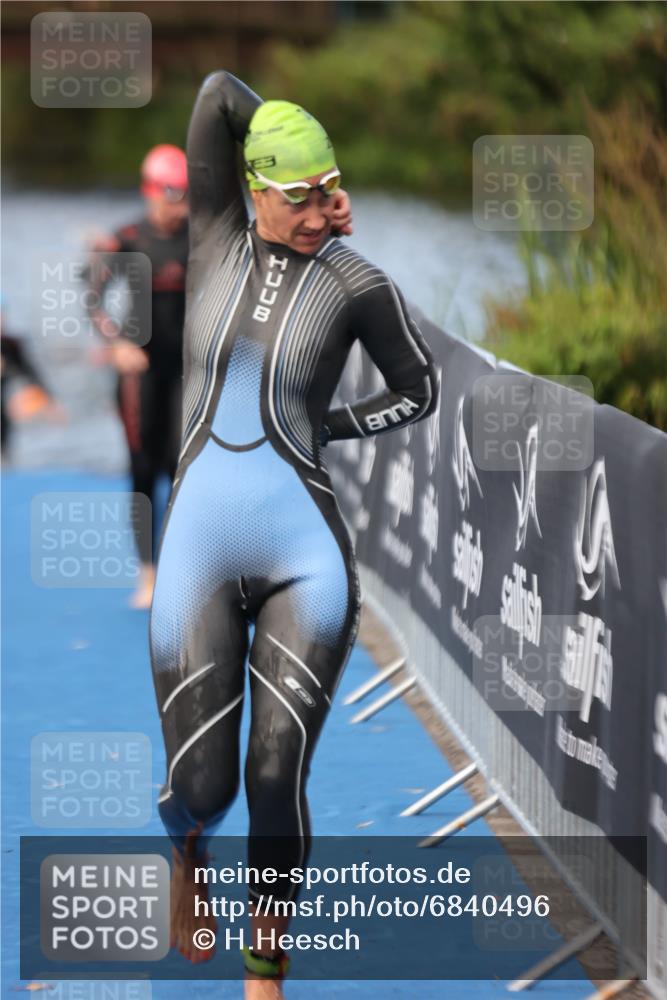 25.08.2024 - Elbe Triathlon Hamburg H.Heesch http://msf.ph/oto/6840496 25.08.2024 08:44:13 Schwimmen 139, 145, 152, 172, 186 meine-sportfotos.de