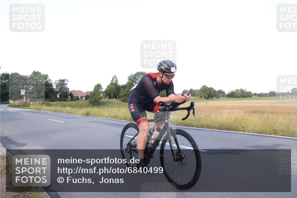 25.08.2024 - Elbe Triathlon Hamburg Fuchs,  Jonas http://msf.ph/oto/6840499 25.08.2024 08:56:40 Radfahren 64, 131, 35, 154 meine-sportfotos.de