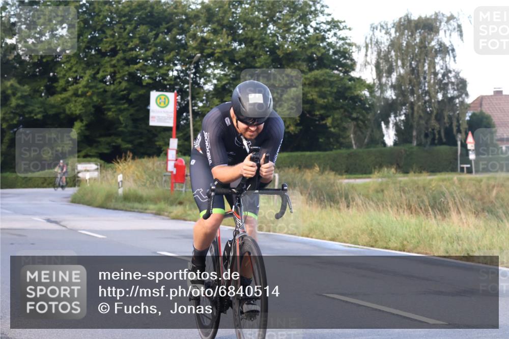 25.08.2024 - Elbe Triathlon Hamburg Fuchs,  Jonas http://msf.ph/oto/6840514 25.08.2024 08:56:42 Radfahren 64, 131, 35, 154 meine-sportfotos.de