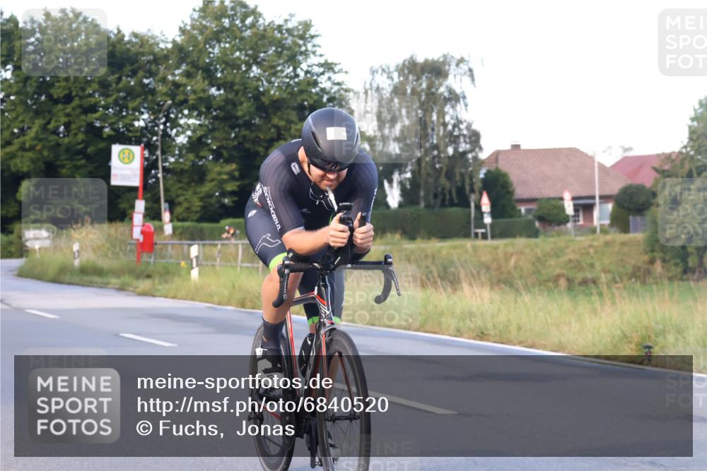 25.08.2024 - Elbe Triathlon Hamburg Fuchs,  Jonas http://msf.ph/oto/6840520 25.08.2024 08:56:42 Radfahren 64, 131, 35, 154 meine-sportfotos.de