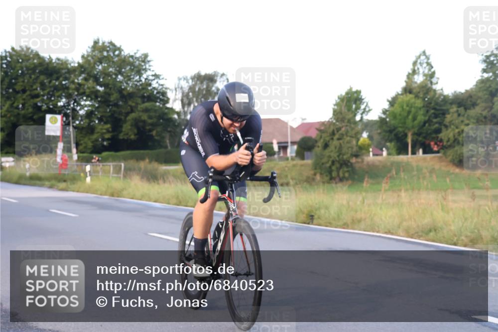 25.08.2024 - Elbe Triathlon Hamburg Fuchs,  Jonas http://msf.ph/oto/6840523 25.08.2024 08:56:42 Radfahren 64, 131, 35, 154 meine-sportfotos.de