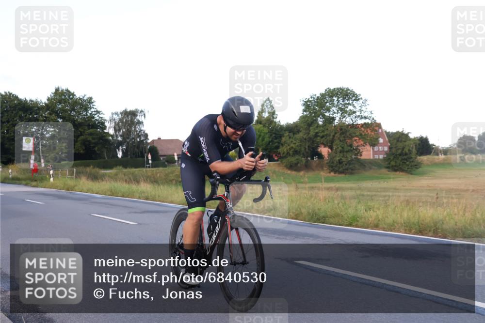 25.08.2024 - Elbe Triathlon Hamburg Fuchs,  Jonas http://msf.ph/oto/6840530 25.08.2024 08:56:42 Radfahren 64, 131, 35, 154 meine-sportfotos.de
