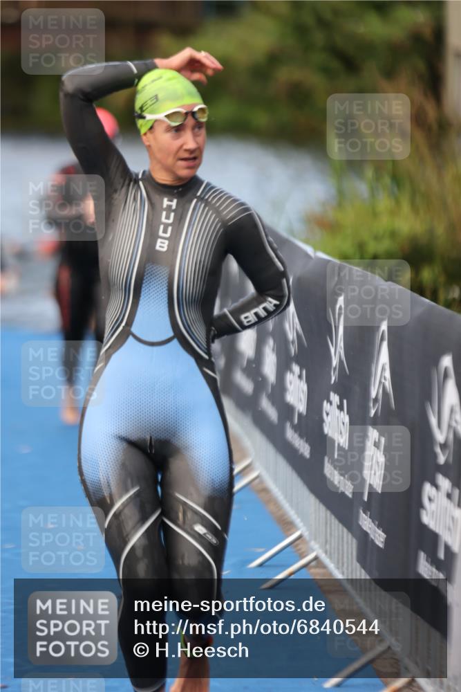 25.08.2024 - Elbe Triathlon Hamburg H.Heesch http://msf.ph/oto/6840544 25.08.2024 08:44:14 Schwimmen 134, 139, 145, 152, 172, 186 meine-sportfotos.de