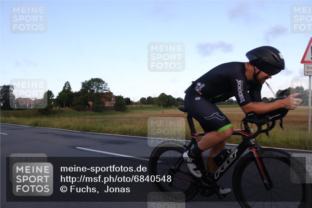 25.08.2024 - Elbe Triathlon Hamburg Fuchs,  Jonas http://msf.ph/oto/6840548 25.08.2024 08:56:43 Radfahren 64, 131, 35, 154 meine-sportfotos.de