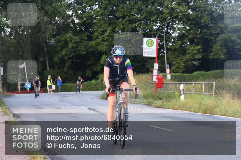 25.08.2024 - Elbe Triathlon Hamburg Fuchs,  Jonas http://msf.ph/oto/6840554 25.08.2024 08:56:44 Radfahren 64, 131, 35, 154, 150 meine-sportfotos.de