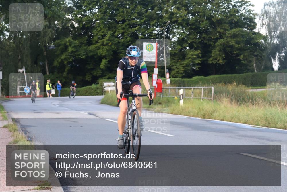 25.08.2024 - Elbe Triathlon Hamburg Fuchs,  Jonas http://msf.ph/oto/6840561 25.08.2024 08:56:45 Radfahren 131, 35, 154, 150, 94 meine-sportfotos.de