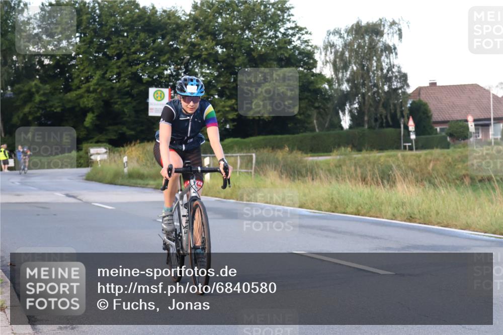25.08.2024 - Elbe Triathlon Hamburg Fuchs,  Jonas http://msf.ph/oto/6840580 25.08.2024 08:56:45 Radfahren 131, 35, 154, 150, 94 meine-sportfotos.de