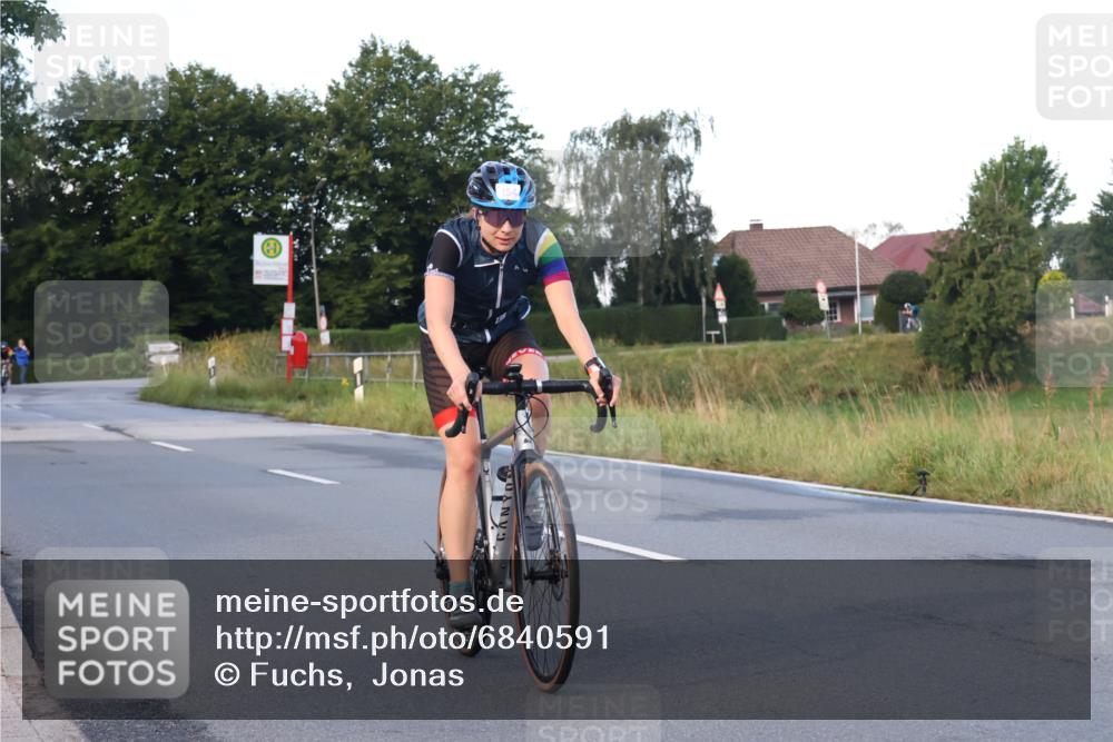 25.08.2024 - Elbe Triathlon Hamburg Fuchs,  Jonas http://msf.ph/oto/6840591 25.08.2024 08:56:45 Radfahren 131, 35, 154, 150, 94 meine-sportfotos.de