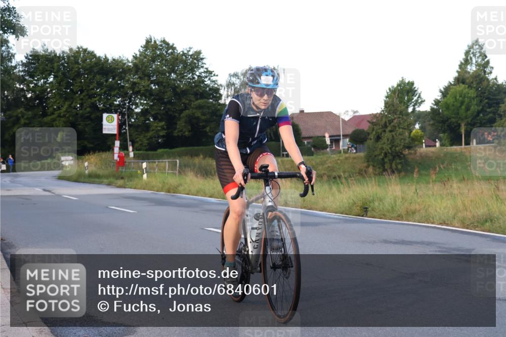 25.08.2024 - Elbe Triathlon Hamburg Fuchs,  Jonas http://msf.ph/oto/6840601 25.08.2024 08:56:45 Radfahren 131, 35, 154, 150, 94 meine-sportfotos.de