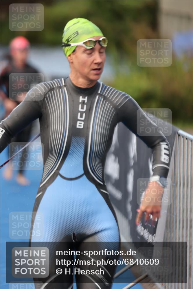 25.08.2024 - Elbe Triathlon Hamburg H.Heesch http://msf.ph/oto/6840609 25.08.2024 08:44:15 Schwimmen 134, 139, 145, 152, 172, 186 meine-sportfotos.de