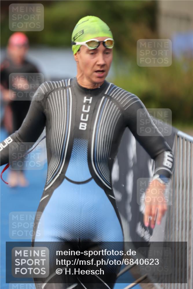 25.08.2024 - Elbe Triathlon Hamburg H.Heesch http://msf.ph/oto/6840623 25.08.2024 08:44:15 Schwimmen 134, 139, 145, 152, 172, 186 meine-sportfotos.de