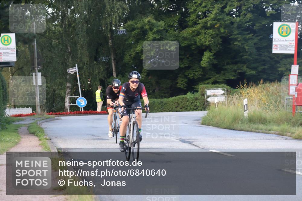 25.08.2024 - Elbe Triathlon Hamburg Fuchs,  Jonas http://msf.ph/oto/6840640 25.08.2024 08:56:49 Radfahren 154, 150, 94, 46 meine-sportfotos.de