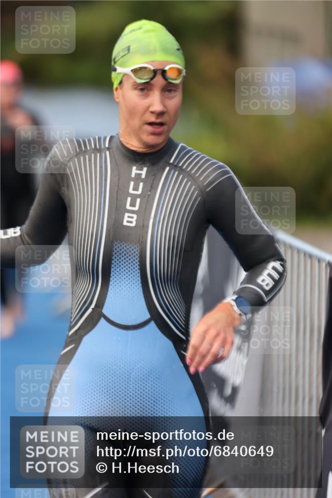 25.08.2024 - Elbe Triathlon Hamburg H.Heesch http://msf.ph/oto/6840649 25.08.2024 08:44:15 Schwimmen 134, 139, 145, 152, 172, 186 meine-sportfotos.de