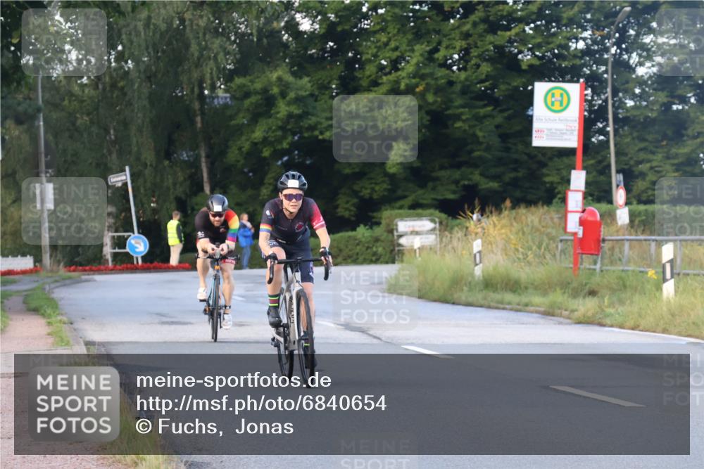 25.08.2024 - Elbe Triathlon Hamburg Fuchs,  Jonas http://msf.ph/oto/6840654 25.08.2024 08:56:49 Radfahren 154, 150, 94, 46 meine-sportfotos.de