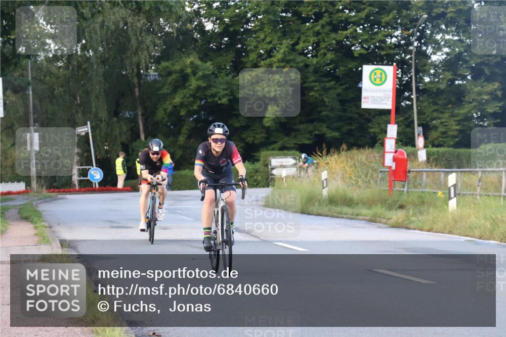 25.08.2024 - Elbe Triathlon Hamburg Fuchs,  Jonas http://msf.ph/oto/6840660 25.08.2024 08:56:49 Radfahren 154, 150, 94, 46 meine-sportfotos.de