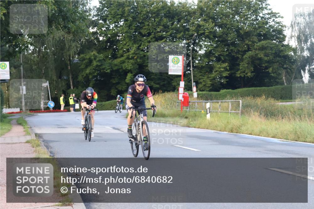 25.08.2024 - Elbe Triathlon Hamburg Fuchs,  Jonas http://msf.ph/oto/6840682 25.08.2024 08:56:50 Radfahren 154, 150, 94, 46 meine-sportfotos.de