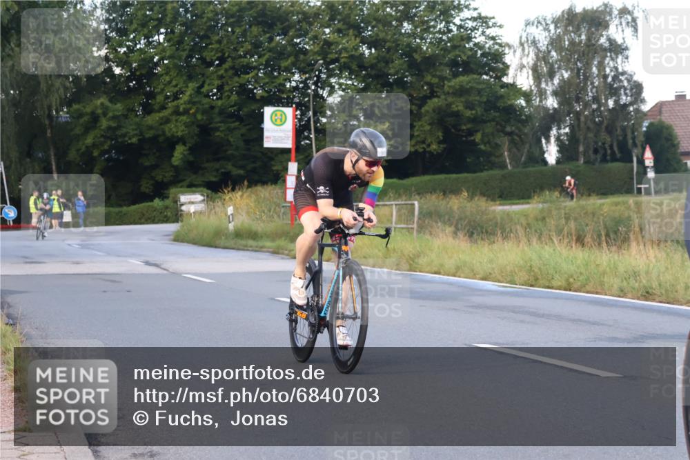 25.08.2024 - Elbe Triathlon Hamburg Fuchs,  Jonas http://msf.ph/oto/6840703 25.08.2024 08:56:51 Radfahren 154, 150, 94, 46 meine-sportfotos.de