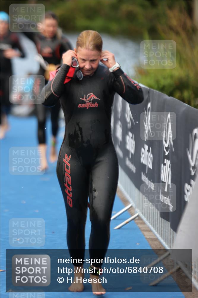 25.08.2024 - Elbe Triathlon Hamburg H.Heesch http://msf.ph/oto/6840708 25.08.2024 08:44:18 Schwimmen 80, 134, 139, 145, 152, 161, 172, 186 meine-sportfotos.de