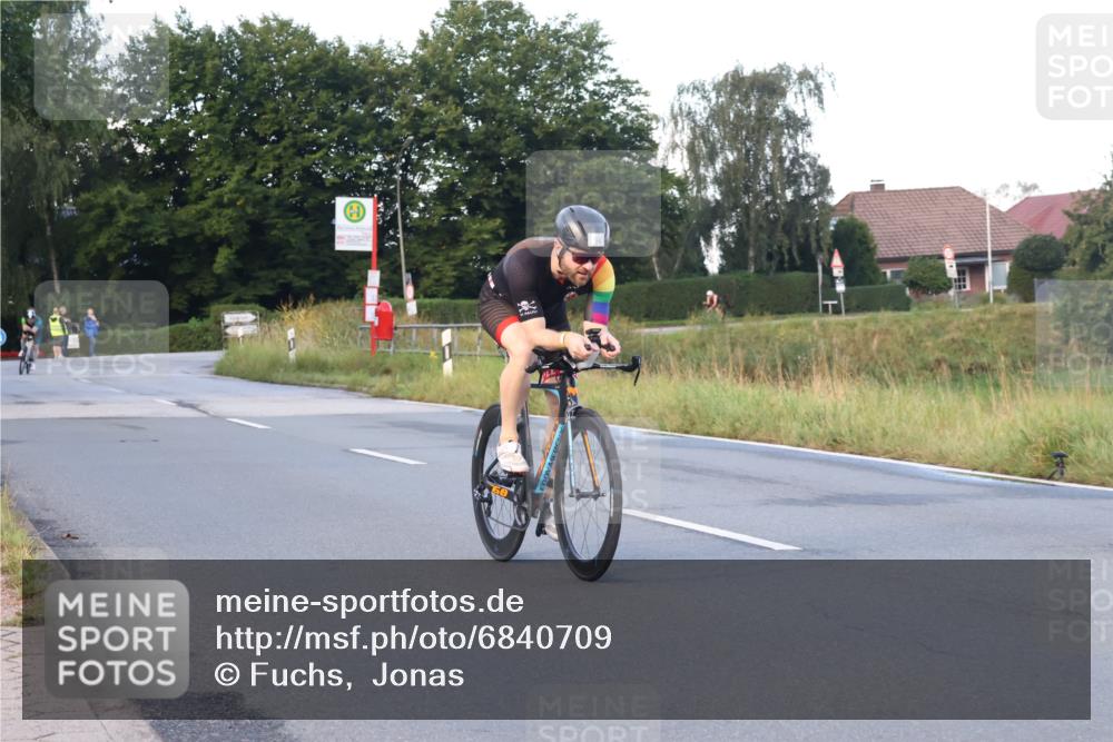 25.08.2024 - Elbe Triathlon Hamburg Fuchs,  Jonas http://msf.ph/oto/6840709 25.08.2024 08:56:51 Radfahren 154, 150, 94, 46 meine-sportfotos.de