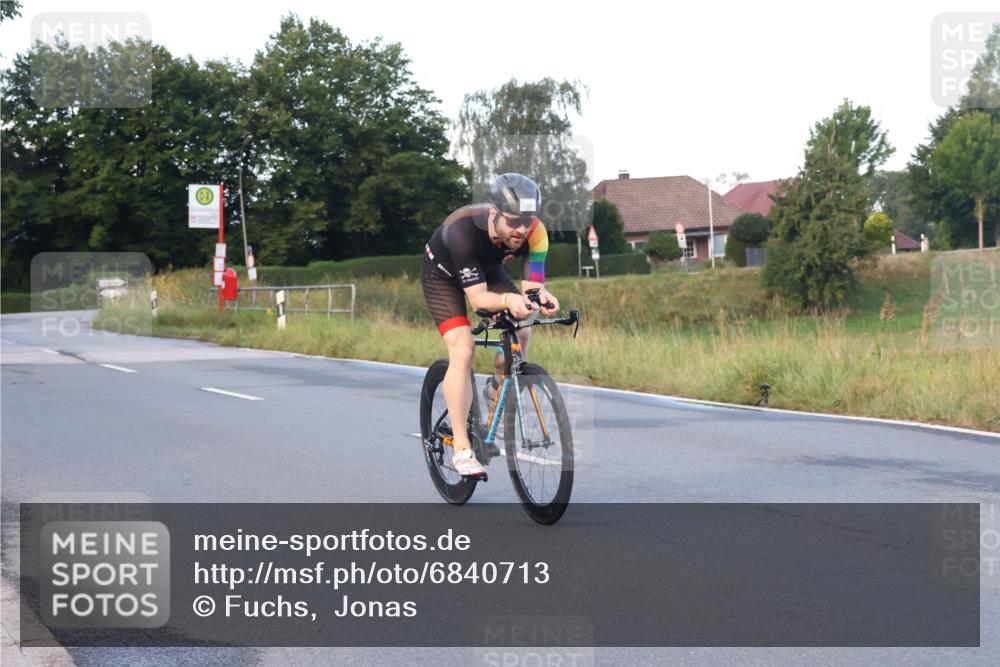 25.08.2024 - Elbe Triathlon Hamburg Fuchs,  Jonas http://msf.ph/oto/6840713 25.08.2024 08:56:51 Radfahren 154, 150, 94, 46 meine-sportfotos.de