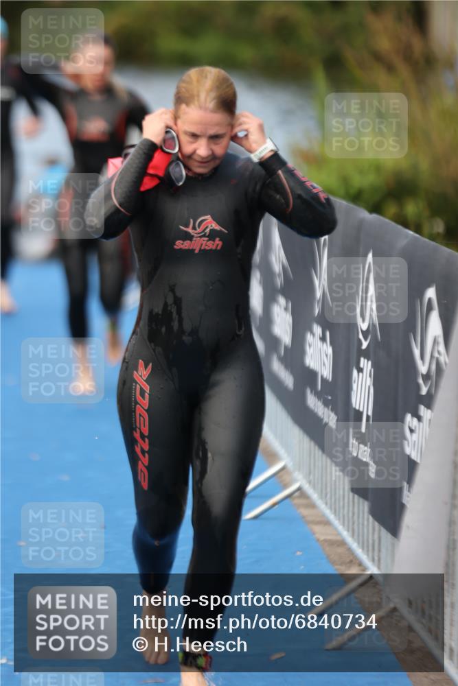 25.08.2024 - Elbe Triathlon Hamburg H.Heesch http://msf.ph/oto/6840734 25.08.2024 08:44:18 Schwimmen 80, 134, 139, 145, 152, 161, 172, 186 meine-sportfotos.de
