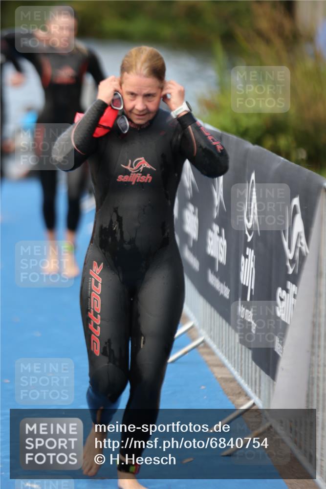 25.08.2024 - Elbe Triathlon Hamburg H.Heesch http://msf.ph/oto/6840754 25.08.2024 08:44:19 Schwimmen 80, 134, 139, 145, 152, 161, 172, 186 meine-sportfotos.de