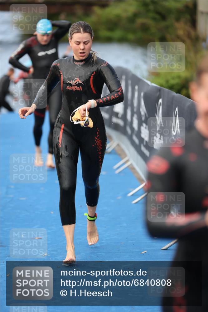 25.08.2024 - Elbe Triathlon Hamburg H.Heesch http://msf.ph/oto/6840808 25.08.2024 08:44:21 Schwimmen 80, 134, 139, 145, 152, 161, 172, 186 meine-sportfotos.de