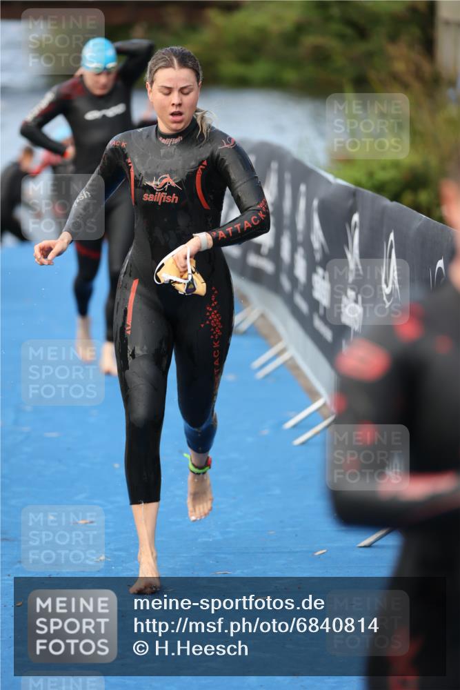 25.08.2024 - Elbe Triathlon Hamburg H.Heesch http://msf.ph/oto/6840814 25.08.2024 08:44:21 Schwimmen 80, 134, 139, 145, 152, 161, 172, 186 meine-sportfotos.de