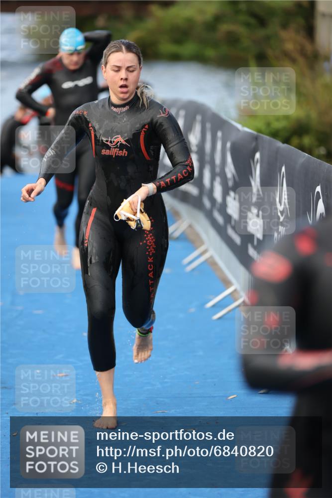 25.08.2024 - Elbe Triathlon Hamburg H.Heesch http://msf.ph/oto/6840820 25.08.2024 08:44:21 Schwimmen 80, 134, 139, 145, 152, 161, 172, 186 meine-sportfotos.de
