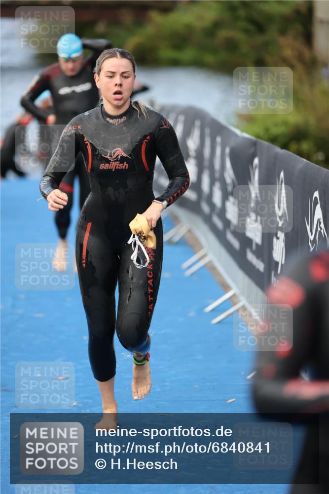 25.08.2024 - Elbe Triathlon Hamburg H.Heesch http://msf.ph/oto/6840841 25.08.2024 08:44:21 Schwimmen 80, 134, 139, 145, 152, 161, 172, 186 meine-sportfotos.de