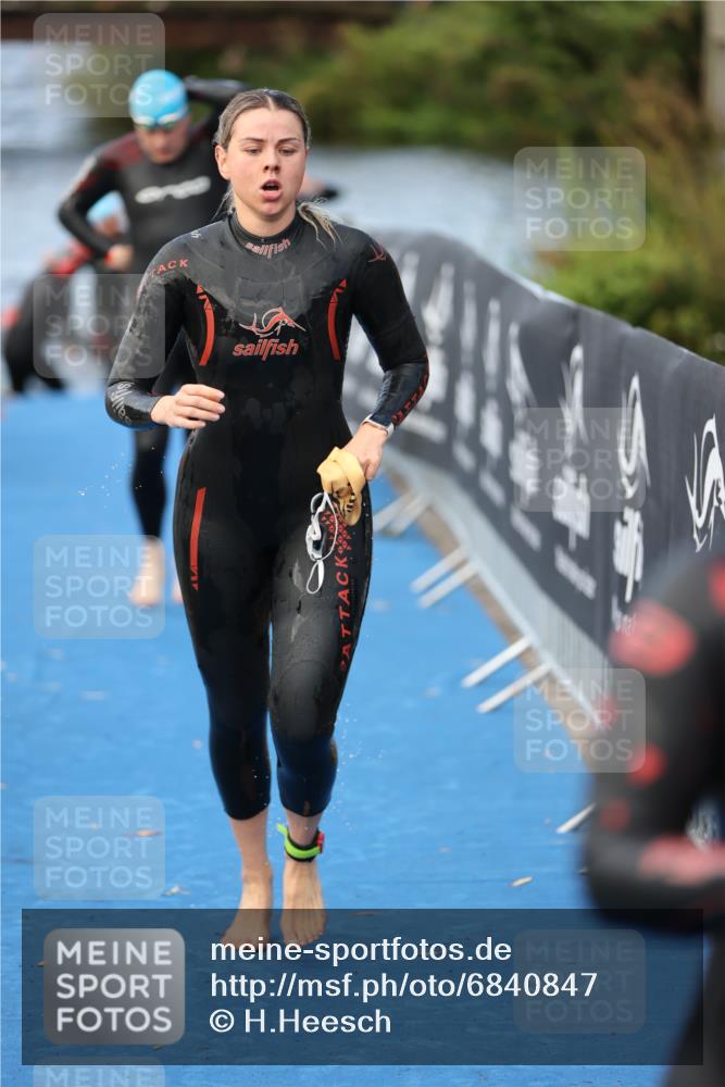 25.08.2024 - Elbe Triathlon Hamburg H.Heesch http://msf.ph/oto/6840847 25.08.2024 08:44:21 Schwimmen 80, 134, 139, 145, 152, 161, 172, 186 meine-sportfotos.de