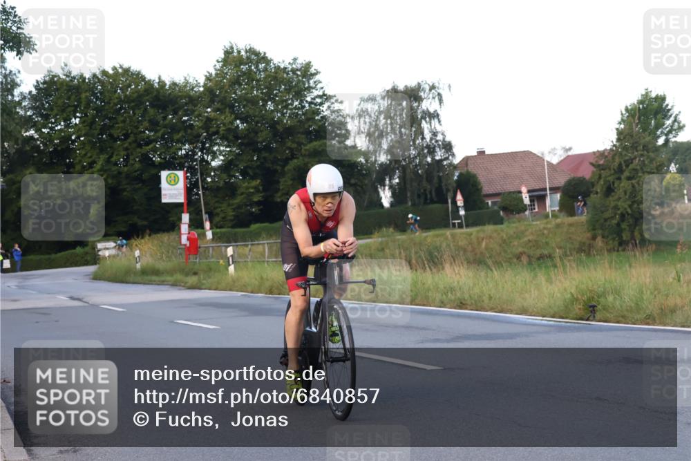 25.08.2024 - Elbe Triathlon Hamburg Fuchs,  Jonas http://msf.ph/oto/6840857 25.08.2024 08:57:02 Radfahren 86 meine-sportfotos.de
