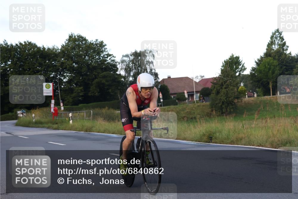 25.08.2024 - Elbe Triathlon Hamburg Fuchs,  Jonas http://msf.ph/oto/6840862 25.08.2024 08:57:02 Radfahren 86 meine-sportfotos.de