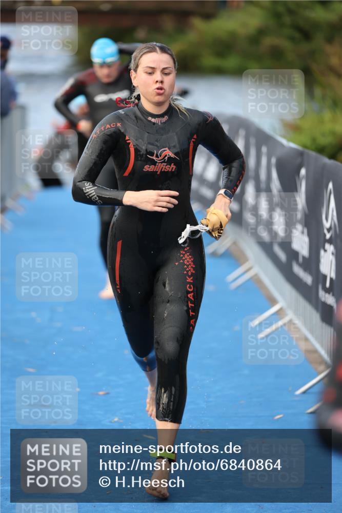 25.08.2024 - Elbe Triathlon Hamburg H.Heesch http://msf.ph/oto/6840864 25.08.2024 08:44:21 Schwimmen 80, 134, 139, 145, 152, 161, 172, 186 meine-sportfotos.de