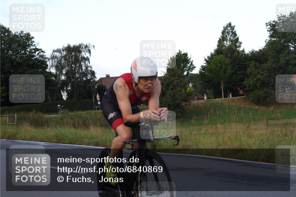 25.08.2024 - Elbe Triathlon Hamburg Fuchs,  Jonas http://msf.ph/oto/6840869 25.08.2024 08:57:02 Radfahren 86 meine-sportfotos.de