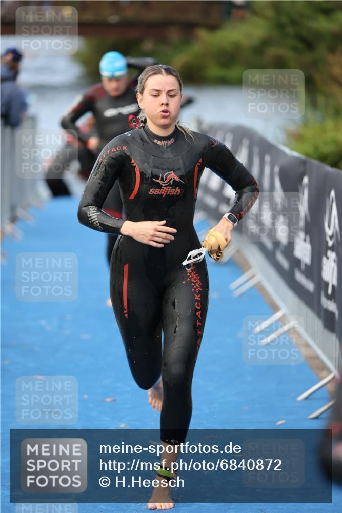 25.08.2024 - Elbe Triathlon Hamburg H.Heesch http://msf.ph/oto/6840872 25.08.2024 08:44:21 Schwimmen 80, 134, 139, 145, 152, 161, 172, 186 meine-sportfotos.de