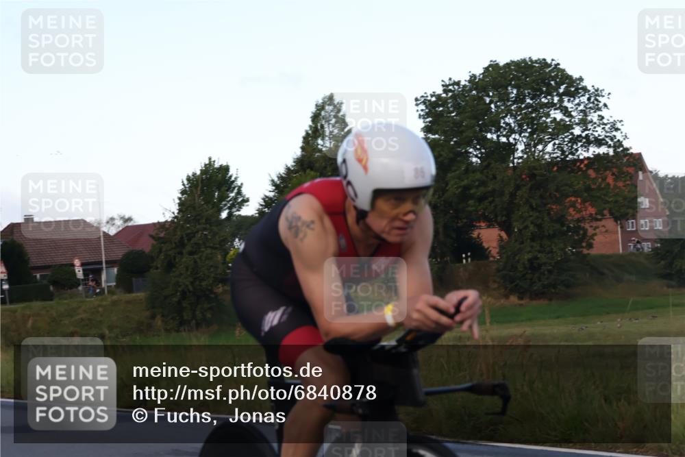 25.08.2024 - Elbe Triathlon Hamburg Fuchs,  Jonas http://msf.ph/oto/6840878 25.08.2024 08:57:02 Radfahren 86 meine-sportfotos.de