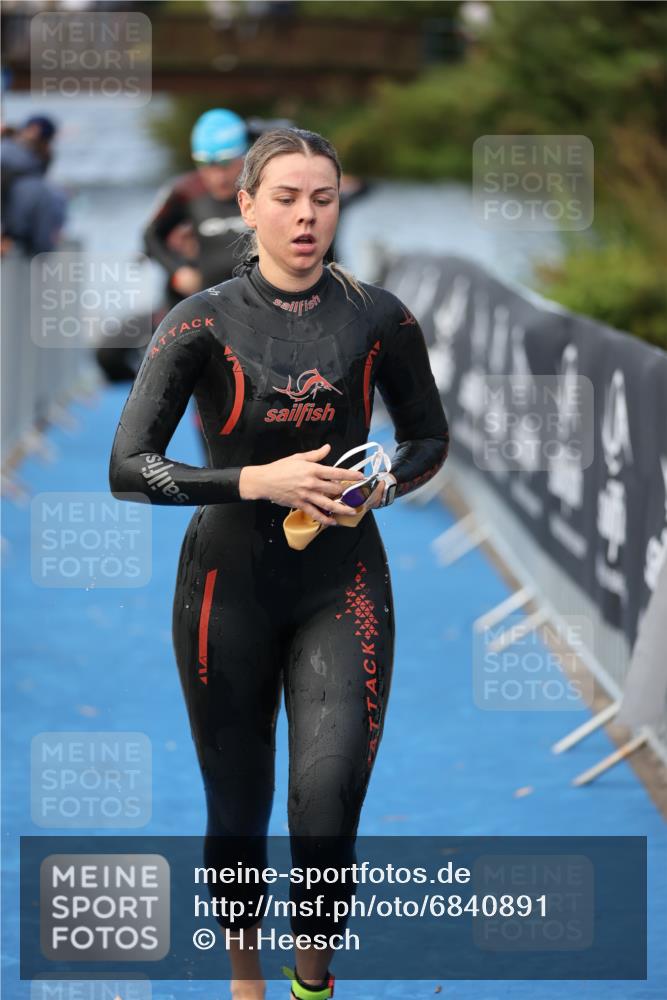 25.08.2024 - Elbe Triathlon Hamburg H.Heesch http://msf.ph/oto/6840891 25.08.2024 08:44:22 Schwimmen 80, 120, 134, 139, 145, 152, 161, 166, 172, 186 meine-sportfotos.de