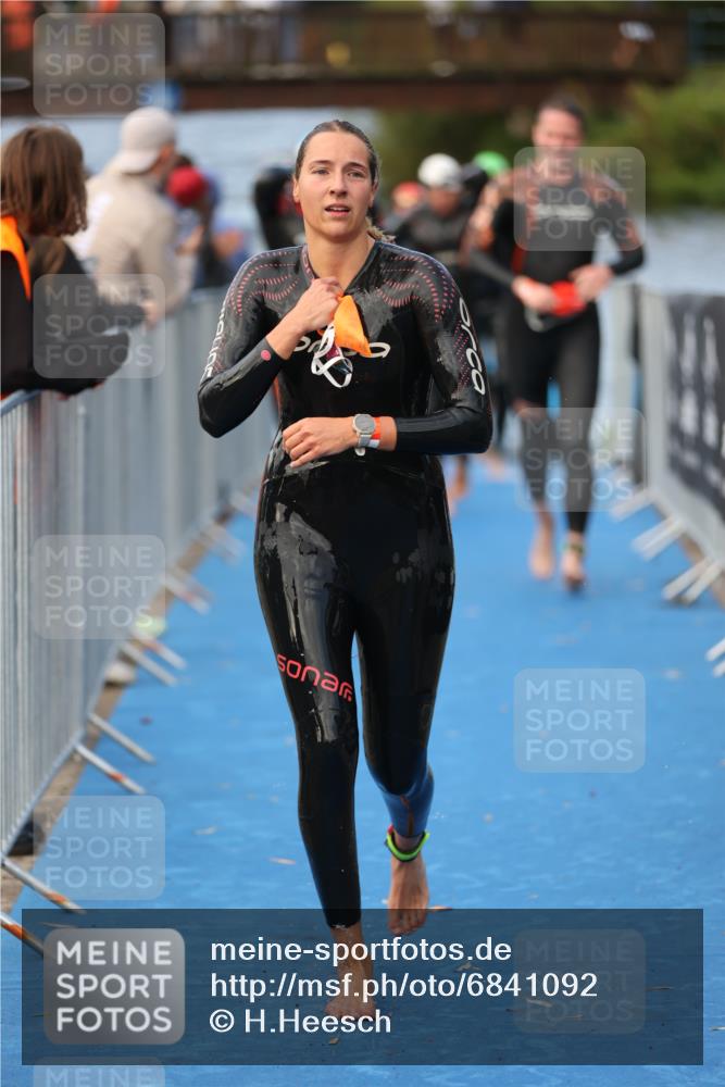 25.08.2024 - Elbe Triathlon Hamburg H.Heesch http://msf.ph/oto/6841092 25.08.2024 08:44:30 Schwimmen 80, 120, 124, 134, 139, 145, 152, 161, 166, 186, 188, 197 meine-sportfotos.de