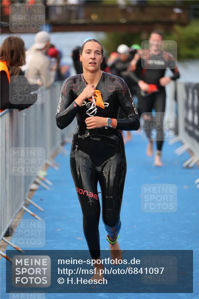 25.08.2024 - Elbe Triathlon Hamburg H.Heesch http://msf.ph/oto/6841097 25.08.2024 08:44:30 Schwimmen 80, 120, 124, 134, 139, 145, 152, 161, 166, 186, 188, 197 meine-sportfotos.de