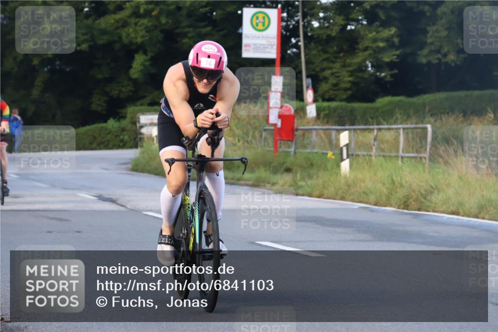 25.08.2024 - Elbe Triathlon Hamburg Fuchs,  Jonas http://msf.ph/oto/6841103 25.08.2024 08:57:18 Radfahren 193, 130, 74, 52, 61 meine-sportfotos.de