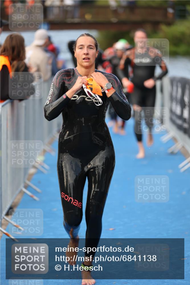 25.08.2024 - Elbe Triathlon Hamburg H.Heesch http://msf.ph/oto/6841138 25.08.2024 08:44:31 Schwimmen 80, 120, 124, 134, 139, 145, 152, 161, 166, 186, 188, 197 meine-sportfotos.de