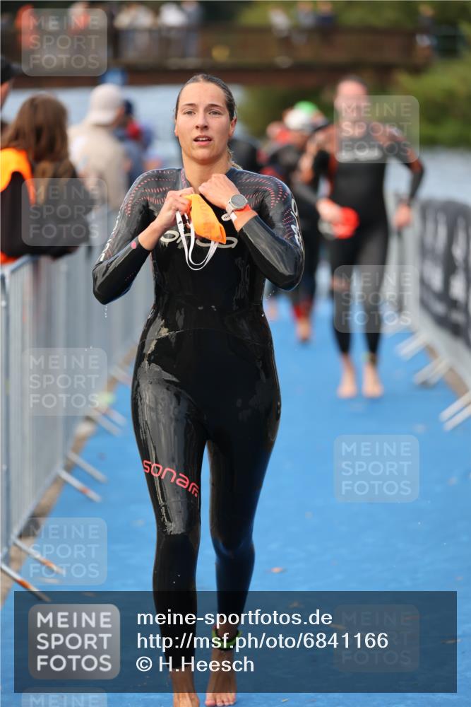 25.08.2024 - Elbe Triathlon Hamburg H.Heesch http://msf.ph/oto/6841166 25.08.2024 08:44:31 Schwimmen 80, 120, 124, 134, 139, 145, 152, 161, 166, 186, 188, 197 meine-sportfotos.de