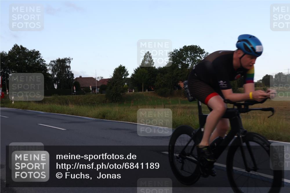 25.08.2024 - Elbe Triathlon Hamburg Fuchs,  Jonas http://msf.ph/oto/6841189 25.08.2024 08:57:22 Radfahren 74, 52, 61, 194, 138 meine-sportfotos.de